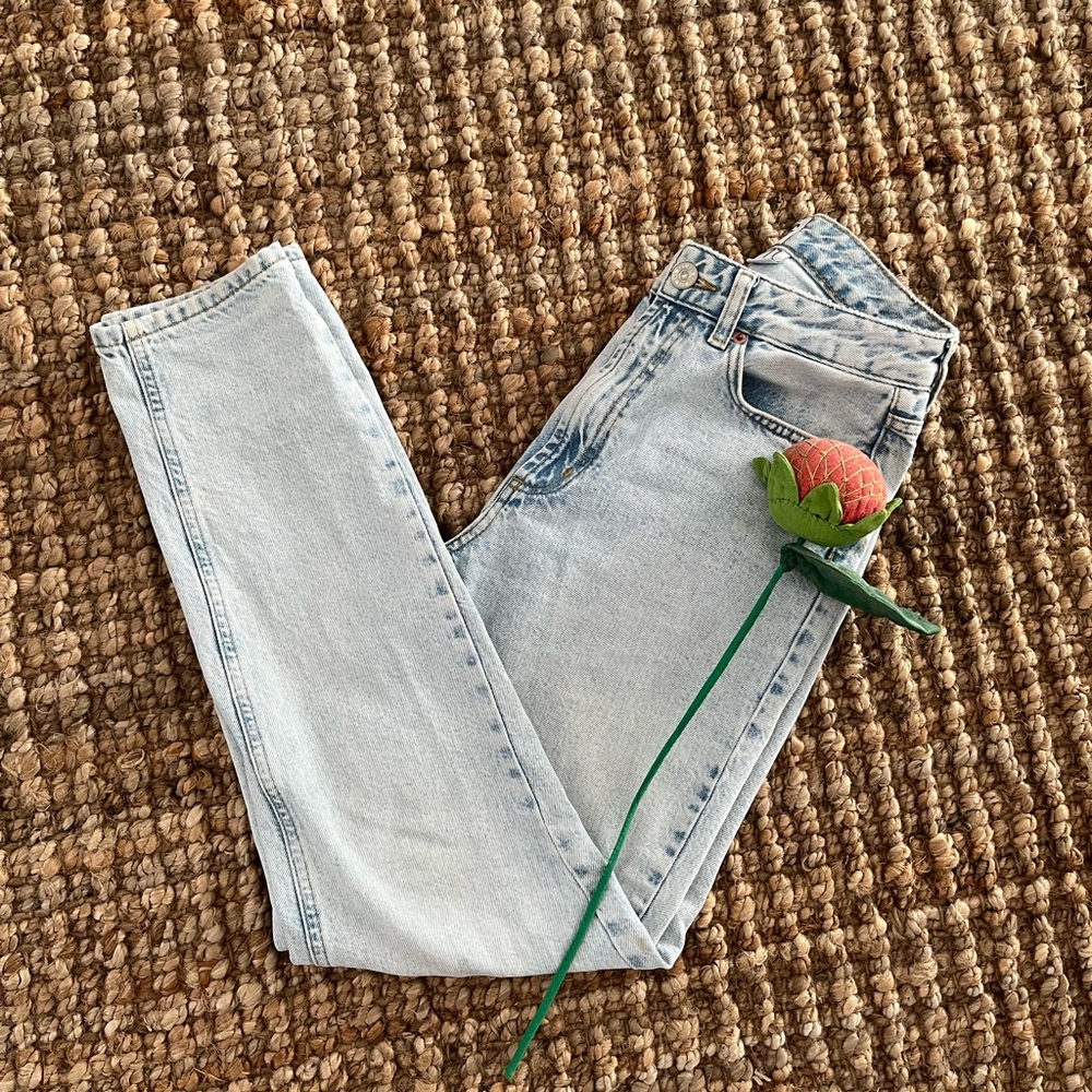 BDG high-rise light wash mom jeans-size 27